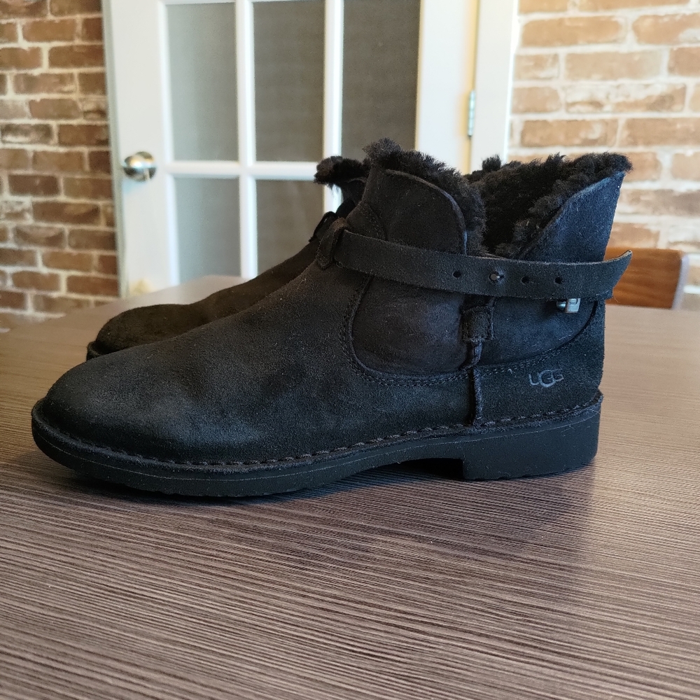 UGG Women's Black Sheepskin Lined Ankle Booties